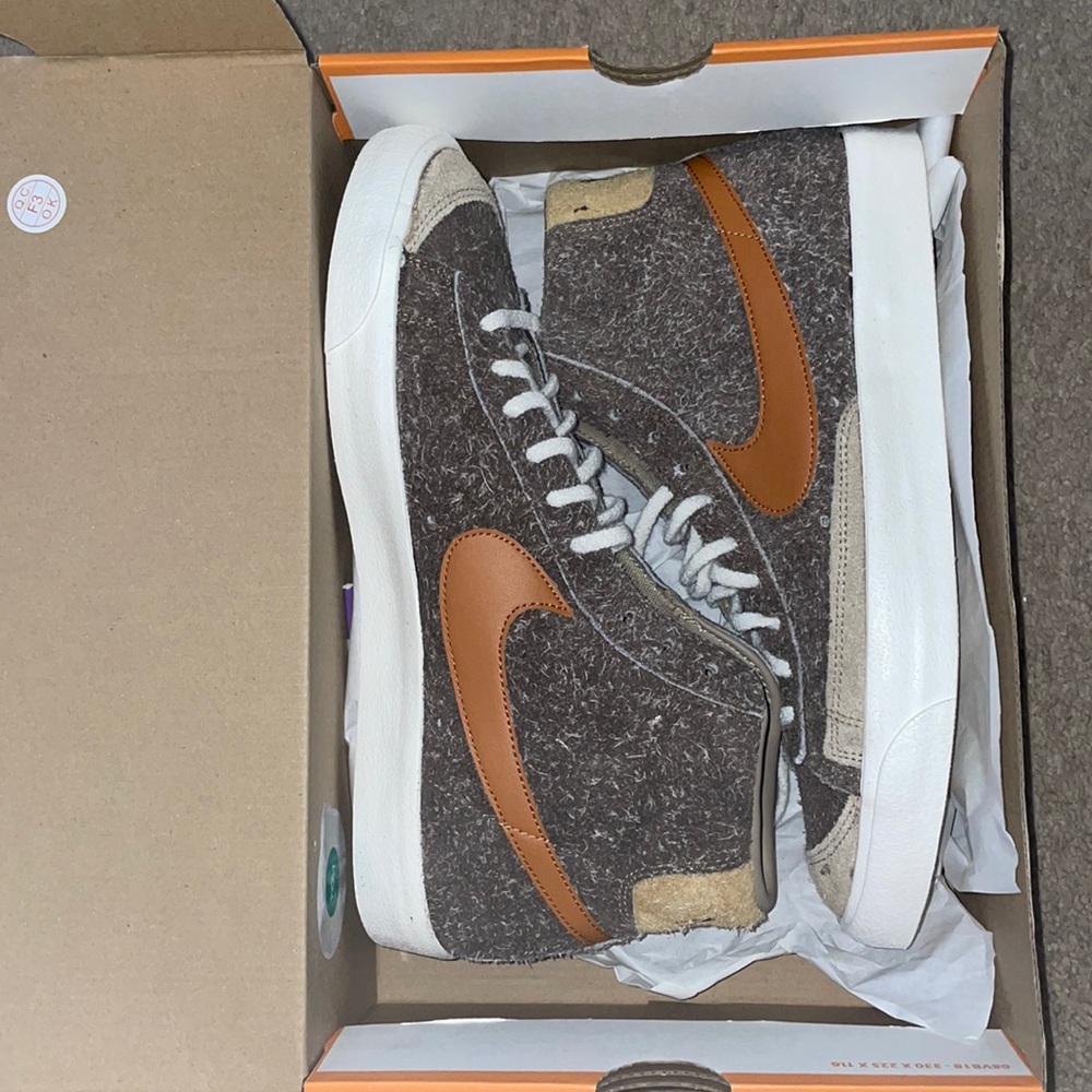 10.5 mens/ 12 women’s Nike Blazer sneakers